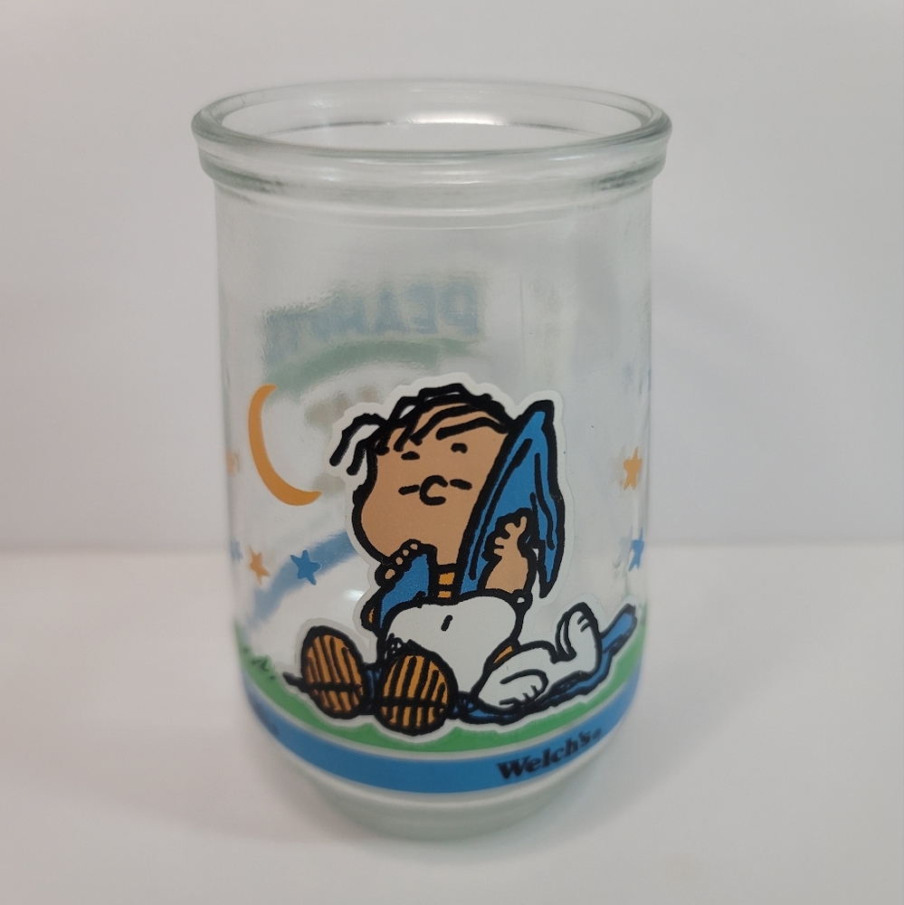 Peanuts Comic Classics Welch's Glass #2 A Lap for a Nap Linus